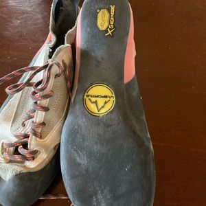 LaSportiva womens climbing shoes 30, 7